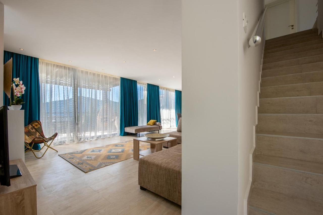 Lazi Sea View Villa *