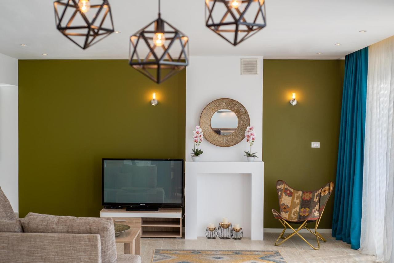 Lazi Sea View Villa *
