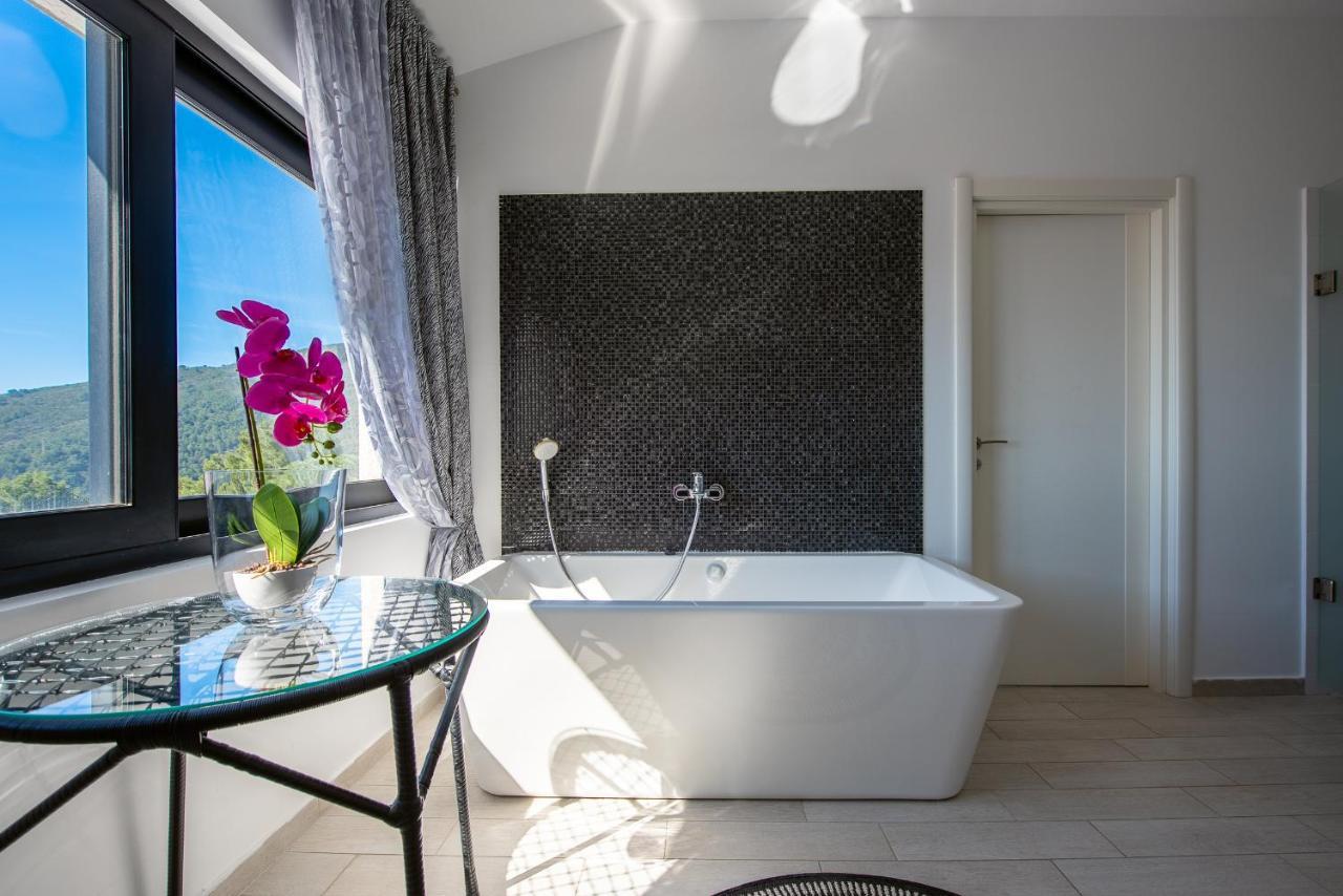 Lazi Sea View Villa