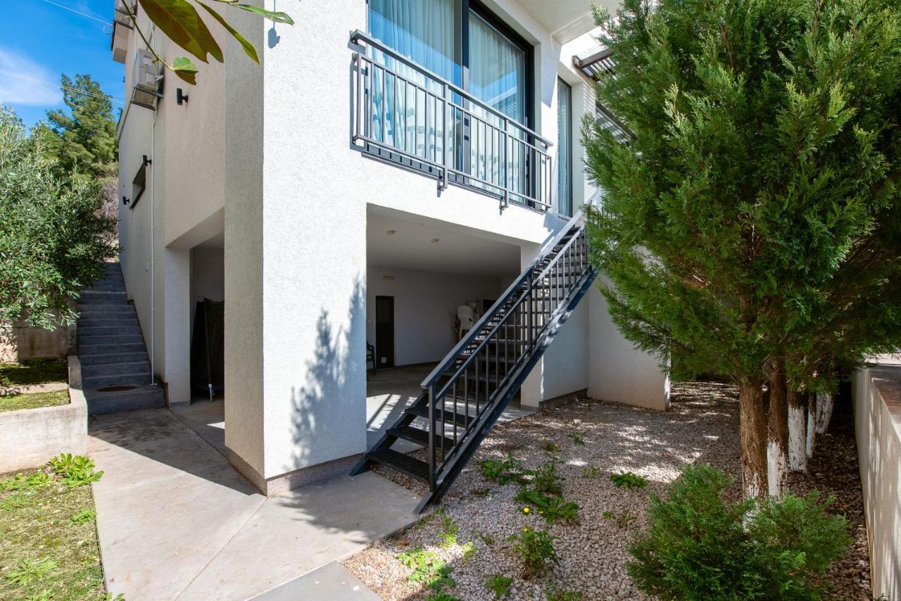 Villa Lazi Sea View *