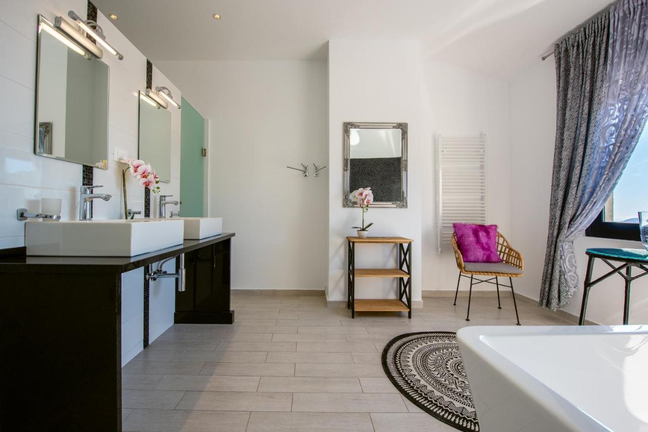 Villa Lazi Sea View *
