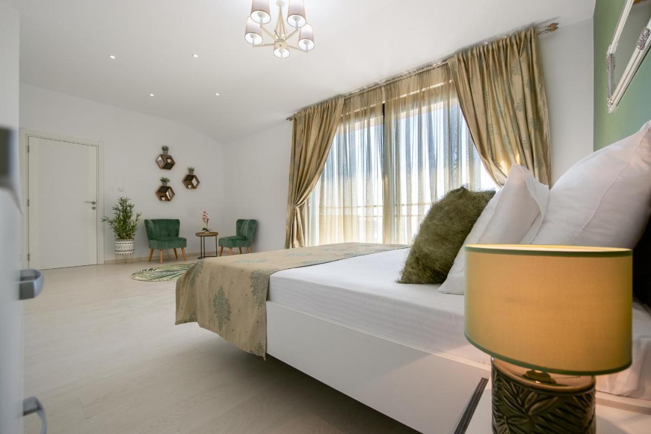 Villa Lazi Sea View *